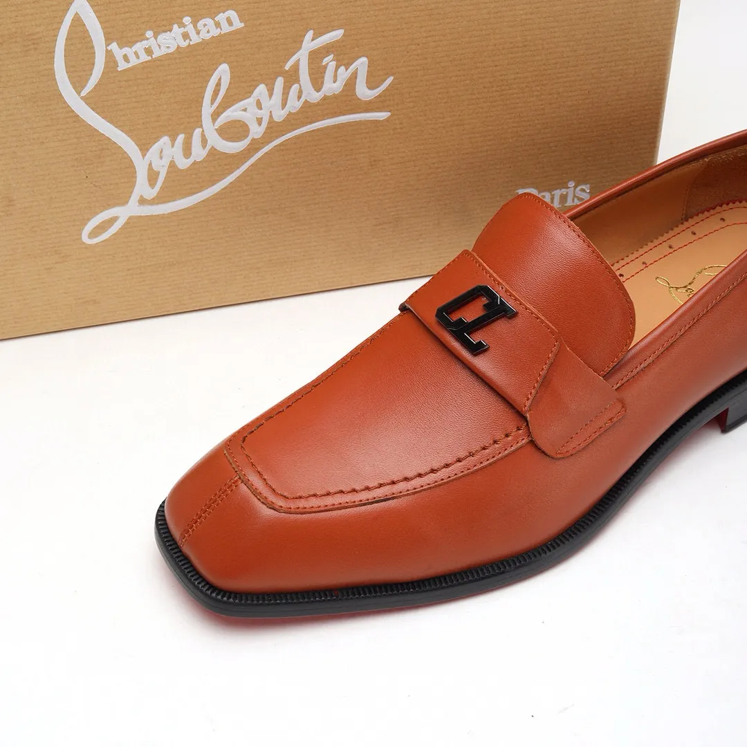 Batch 1,080 yuan 💰••New real shots••CL～High-end men’s 👔casual•loafers with red soles! ••🆑Genuine and top-quality goods from original orders ••✅💯 Purchase goods from top-quality original orders! Original imported patterned cowhide ➕Imported cowhide lining ➕Cowhide feet ➕Original leather outsole~🉑️Feel free to compare the authentic ones! Size: 38-44 (45.46.47 can be customized)